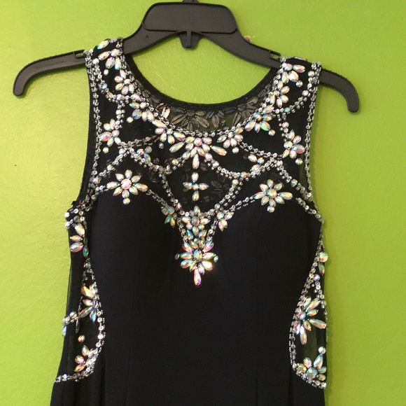 Formal Dress - Picture 2 of 7